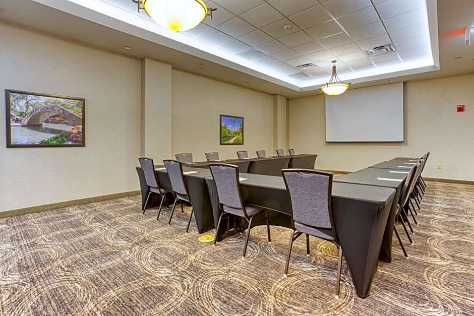 Drury Inn & Suites Near La Cantera