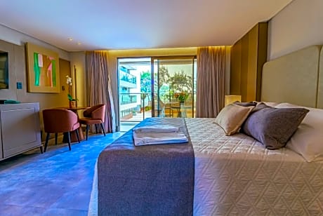 EXECUTIVE QUADRUPLE SEA VIEW