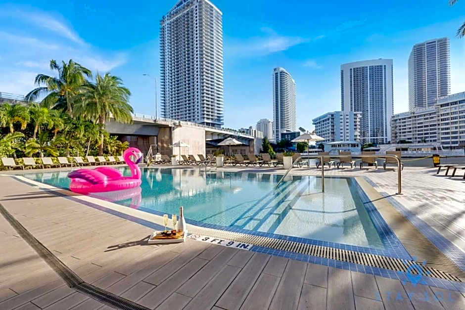 Spectacular View with Balcony, Pool, Near Beach