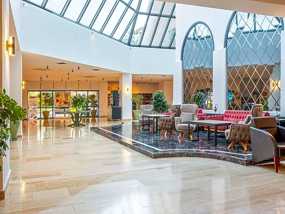 Queen's Park Resort Goynuk