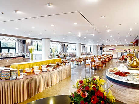 Sky Deluxe Mountain view Twin Room