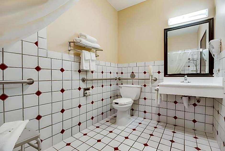 Quality Inn & Suites Lincoln North