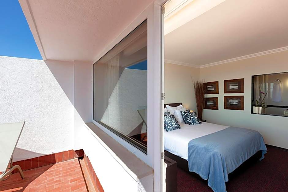 Carcavelos Beach Hotel