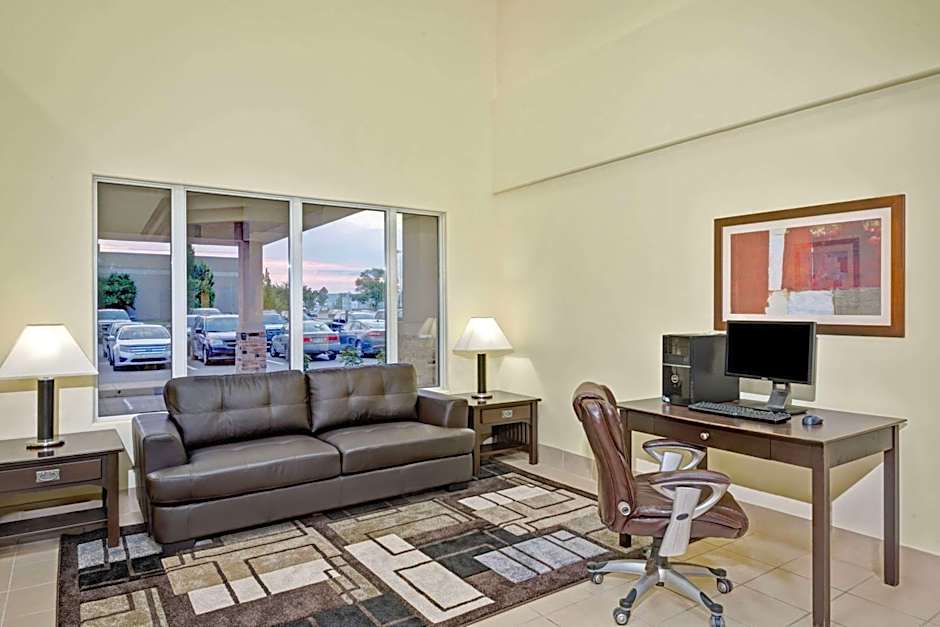 Super 8 by Wyndham Barrie South