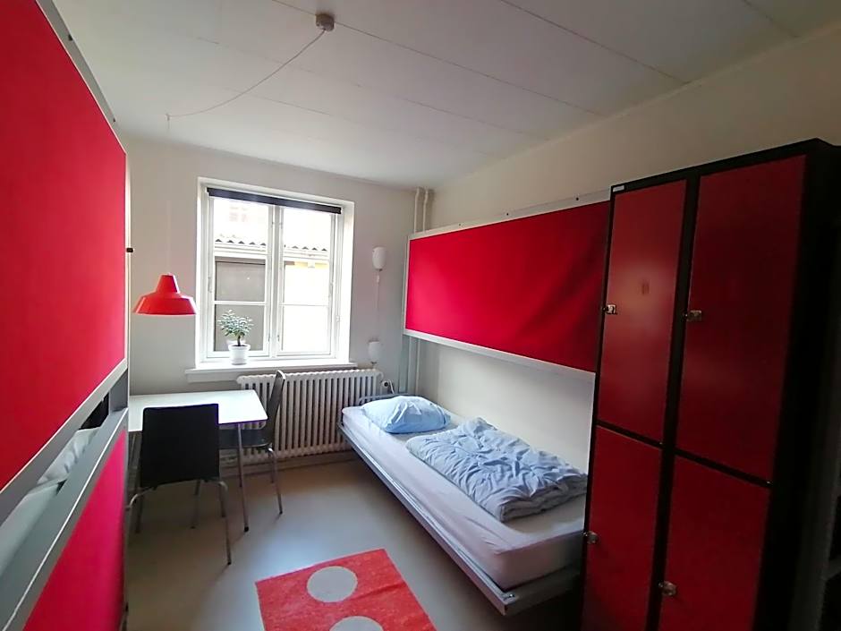 Femmasteren Hotel & Hostel