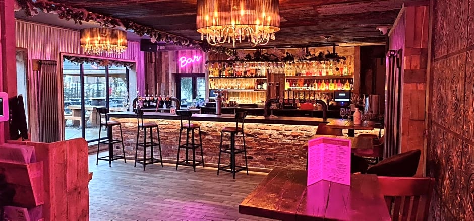 The Waterside Bar, Rooms & Restaurant