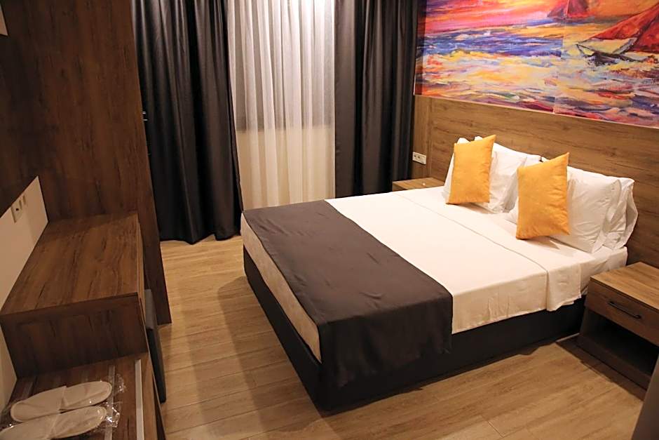 Golden World Suite Hotel