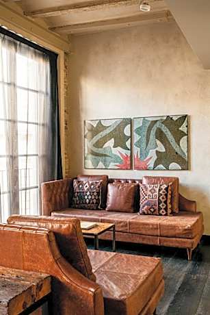 Family Room (4 Adults)