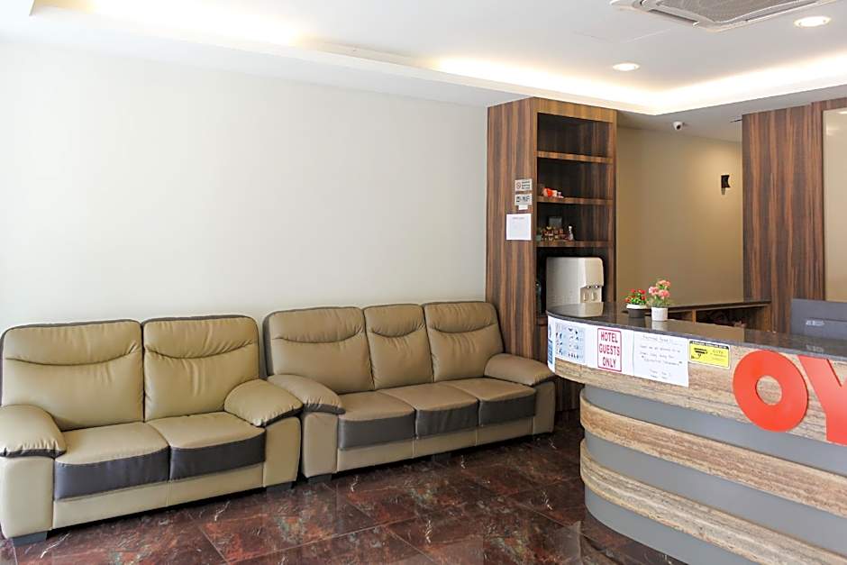 OYO 90027 Happy Hotel