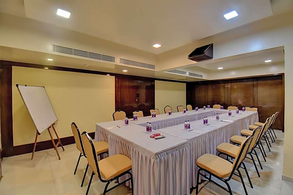 Hotel Lotus Ivy Studios Near Pune Airport