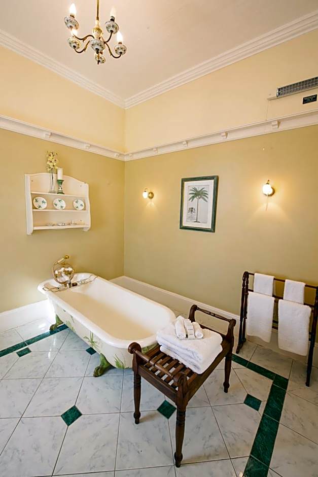 Hacklewood Hill Country House