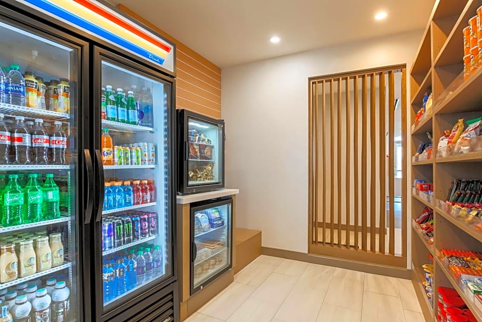 Holiday Inn Express & Suites Chicago OHare Airport, an IHG Hotel By IHG