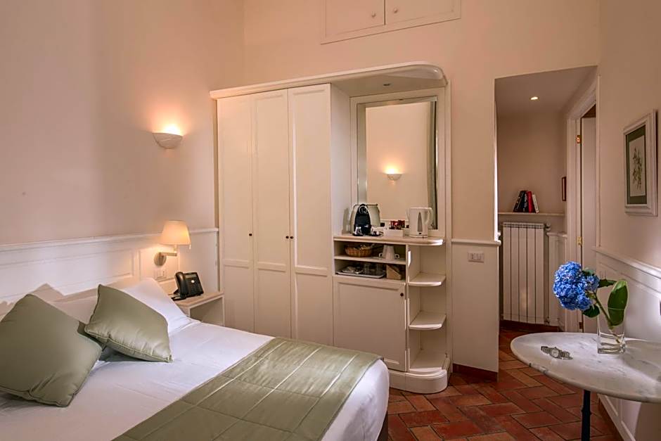 Aenea Superior Inn