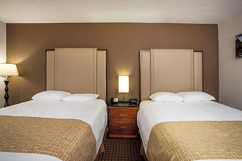 Travelodge by Wyndham Fort Wayne North – Fort Wayne, IN