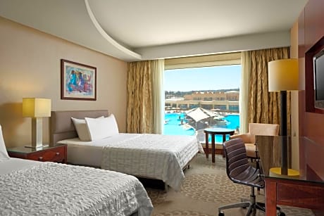 Premium Pool, Guest room, 2 Queen, Pool view