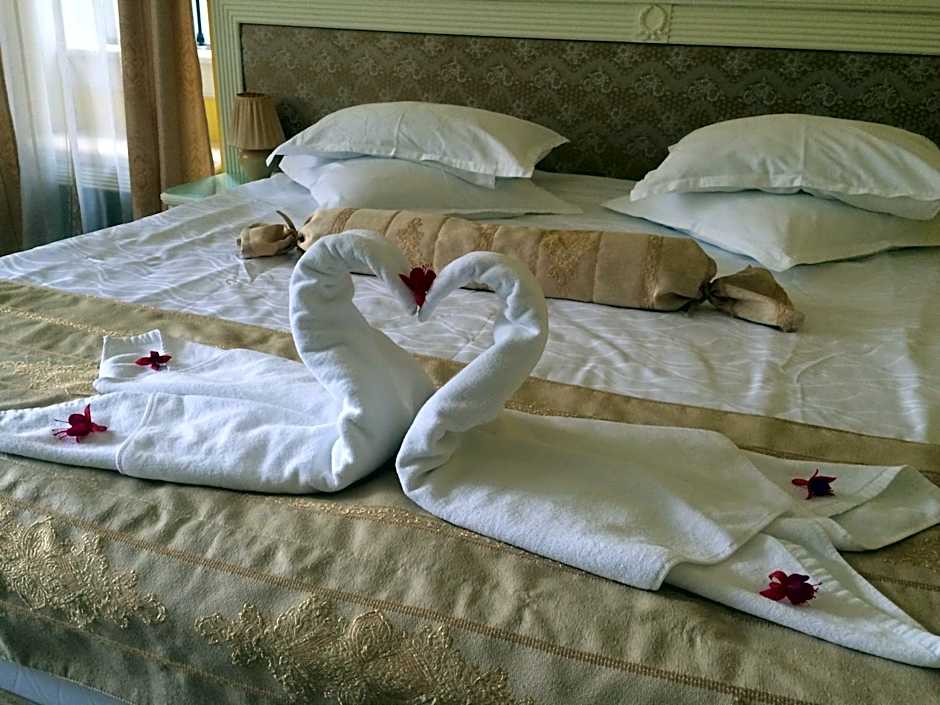 Complex La Tunuri - Vila Economat