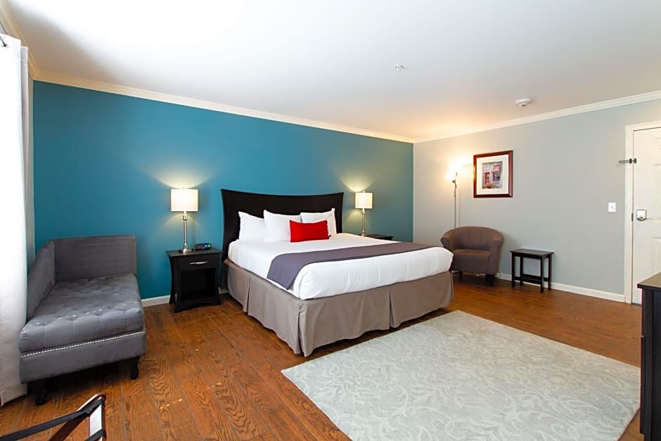 The Dahlonega Square Hotel & Villas