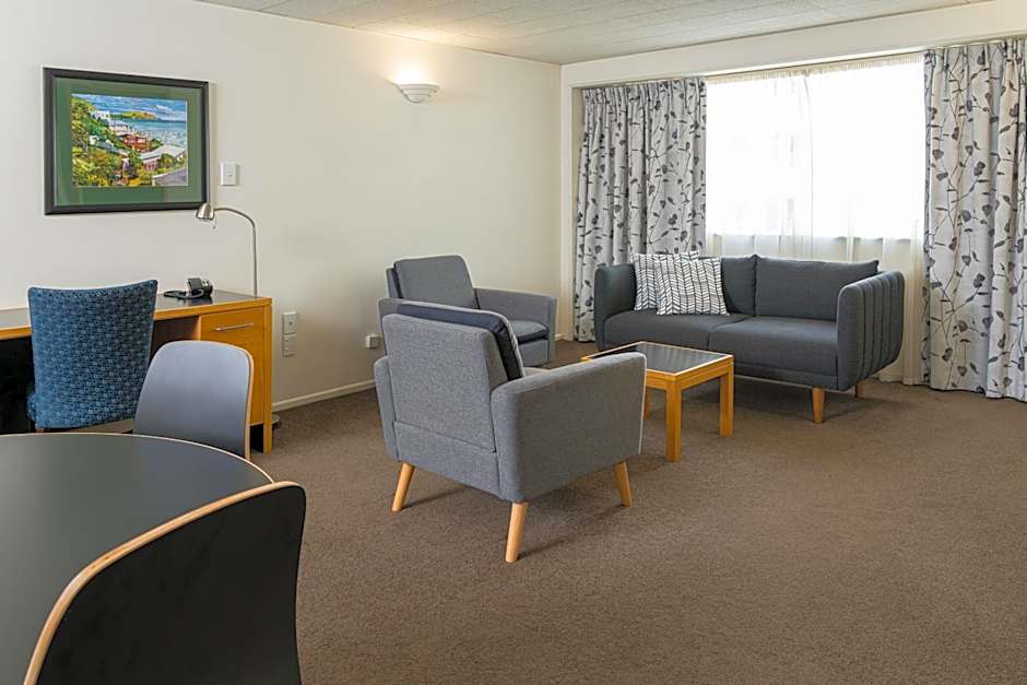 West Plaza Hotel