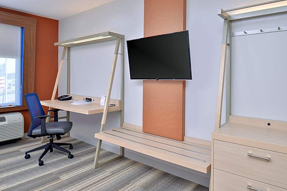 Holiday Inn Express & Suites Farmington Hills - Detroit By IHG