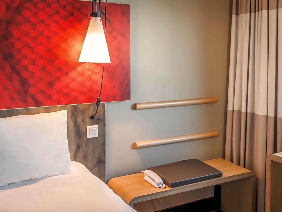Photo 1 of 8 of ibis 2 Twin Beds