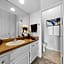 Beverly Hills Penthouse 2 BR Apt with Parking 407