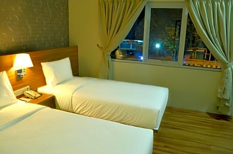 Superior Twin Room with City View