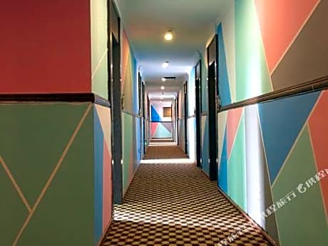Roz Art Hotel (Ningbo Lianfeng Square Railway Station)