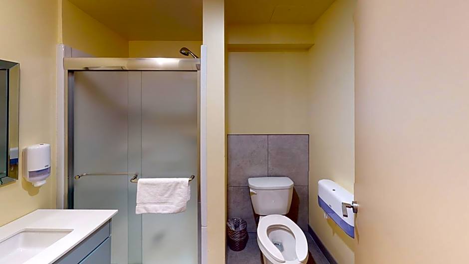 Auberge Jeunesse QBEDS Hostel