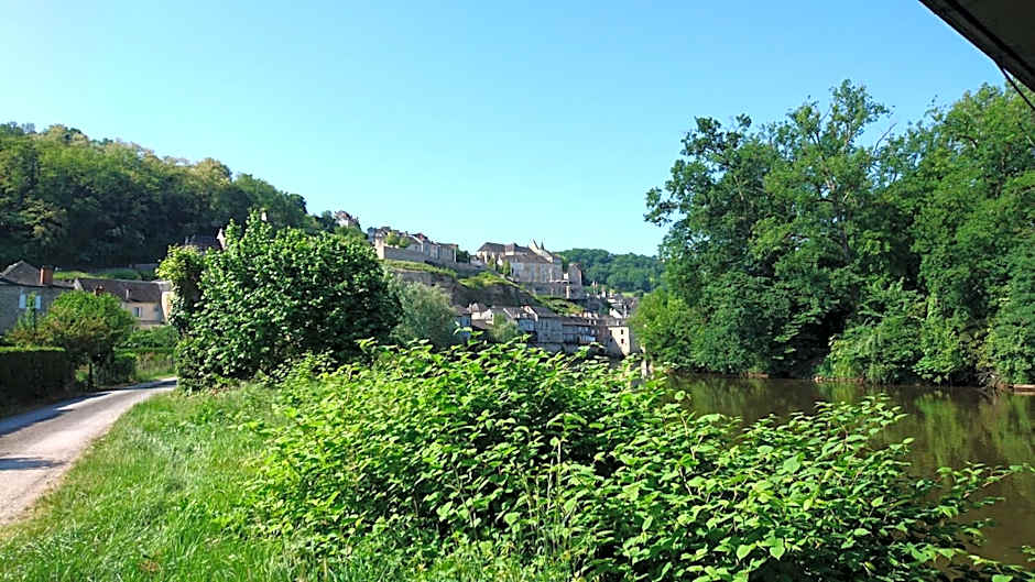 Hôtel Grand Confort Le Moulin Rouge