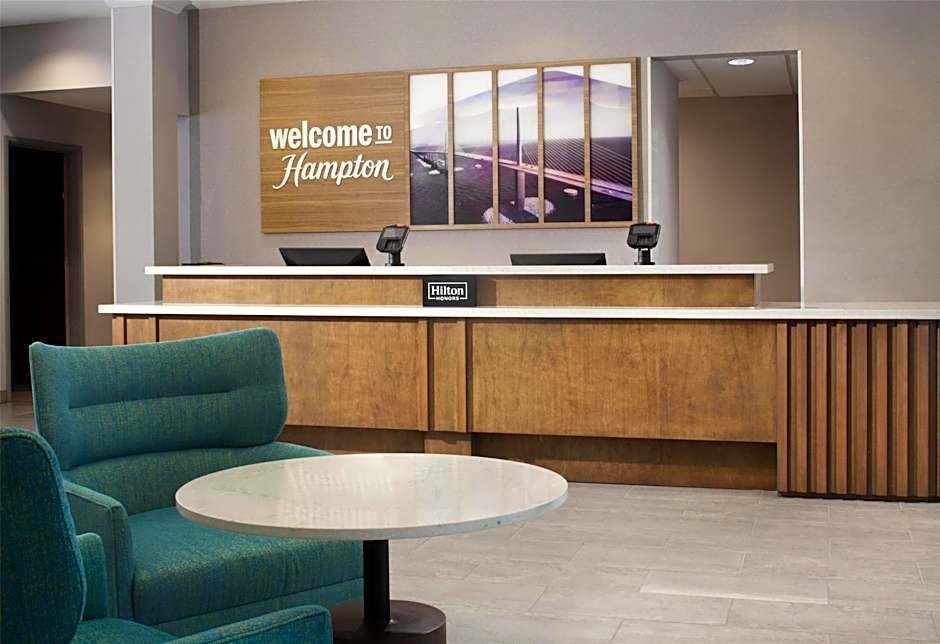 Hampton Inn By Hilton And Suites Tampa-North