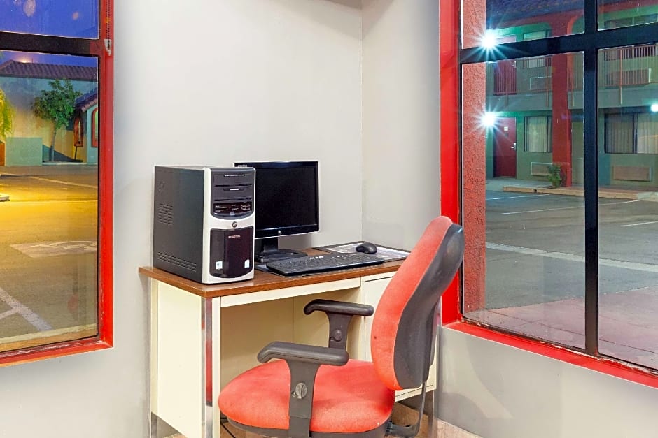 America's Best Value Inn & Suites Bakersfield Central