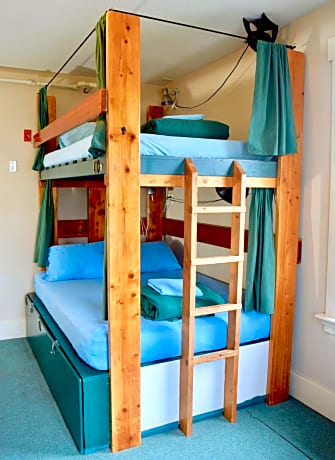 Double Bed in Mixed Dorm Room (Not Private)