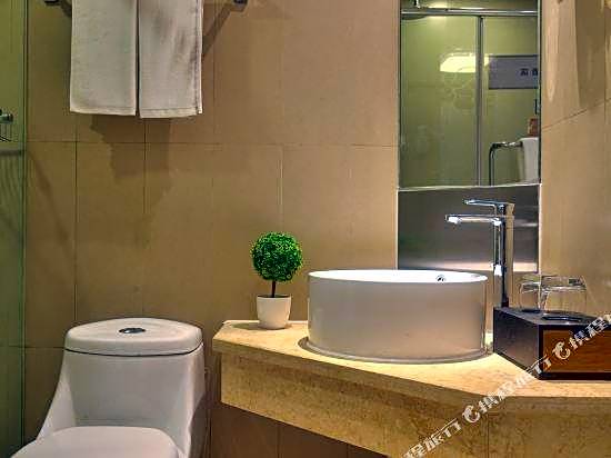 Ease Hotel (Ningbo Tianyi Sqaure Jiangxiaqiao Metro Station)