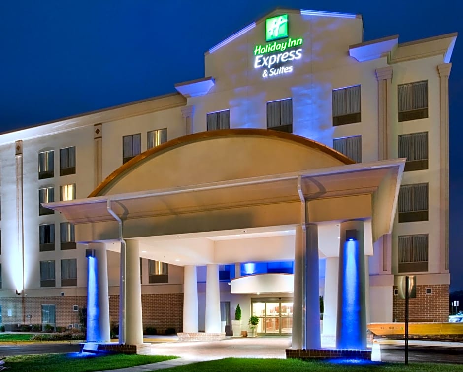 Holiday Inn Express Hotel & Suites Fredericksburg