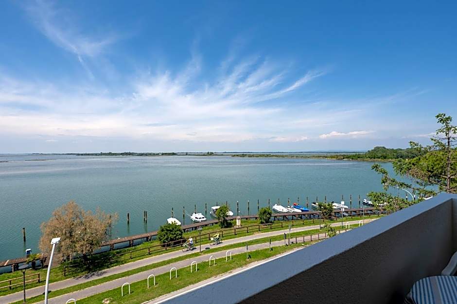 Photo 1 of 8 of Standard, Sea View