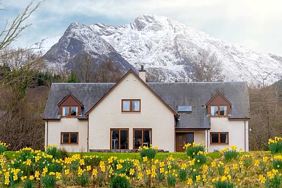 Woodlands House with Hot Tub