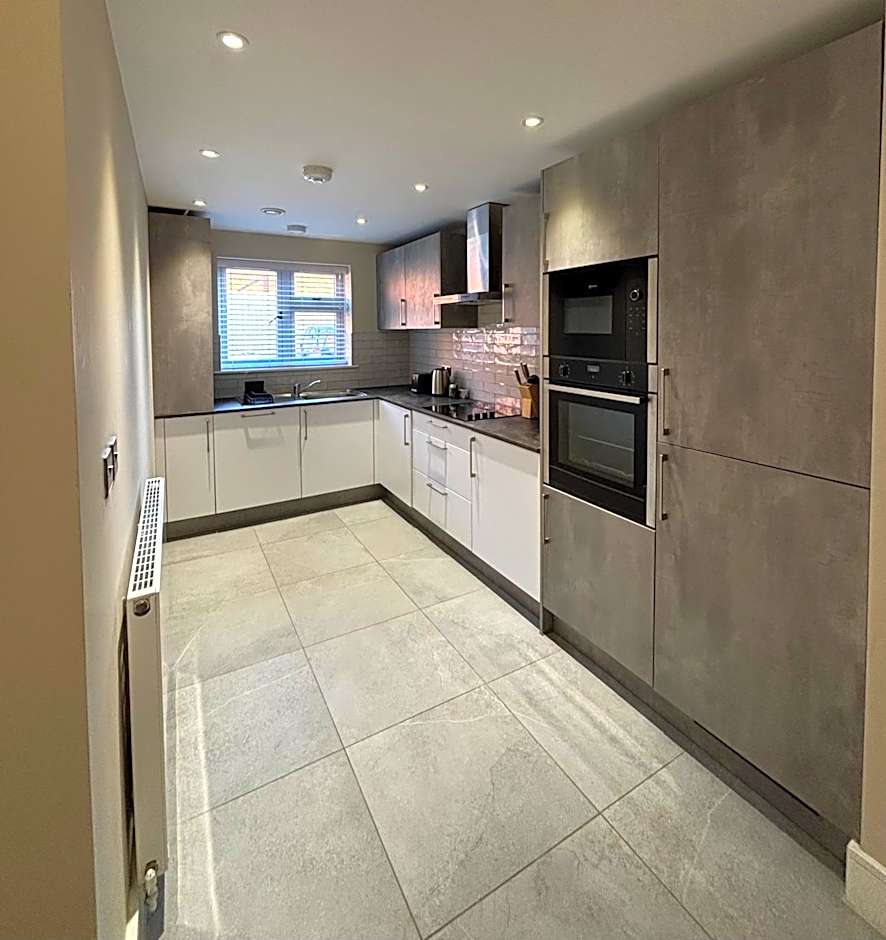 Modern Apartment - BHX NEC - Free Secure Gated Parking