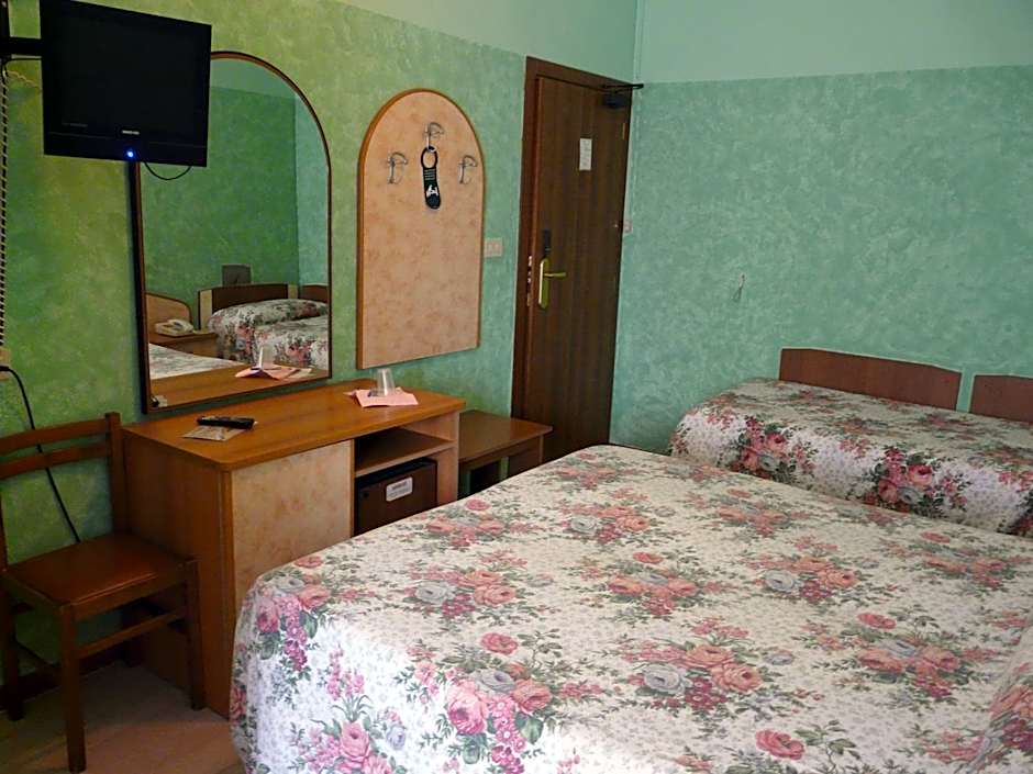 Photo 1 of 11 of 1 Double Bed or 2 Beds