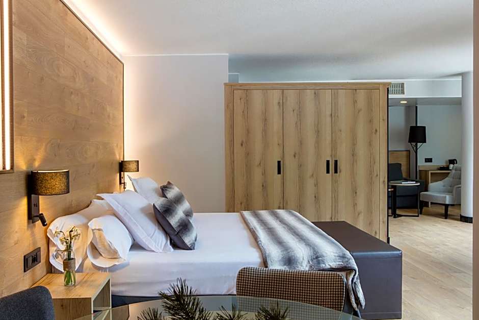 Photo 1 of 7 of Suite