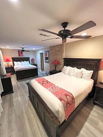 Deluxe Queen Suite