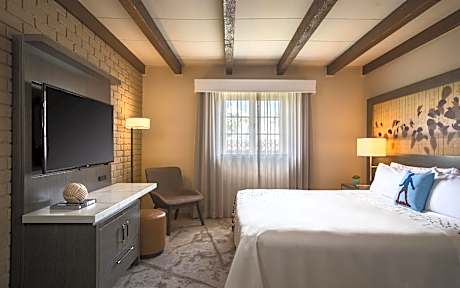 King Room with Courtyard View - Non-Smoking