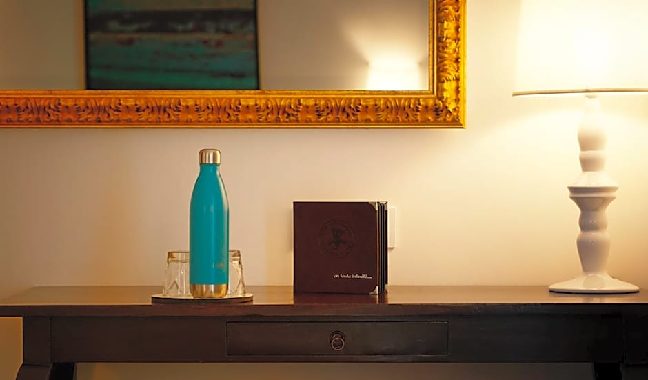 Blue Margouillat Seaview Hotel