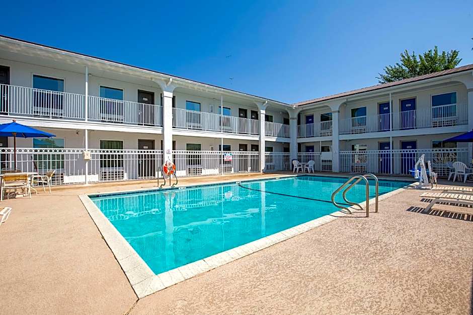 Motel 6-Bryan, TX - University Area