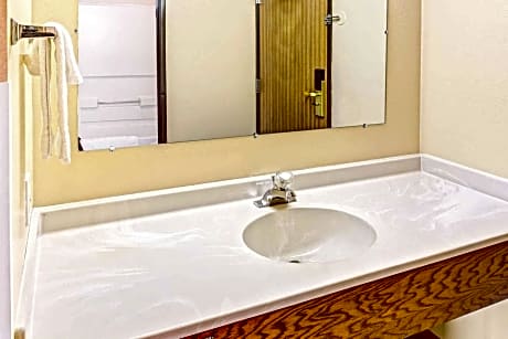 King Suite with Jetted Tub, Non-Smoking