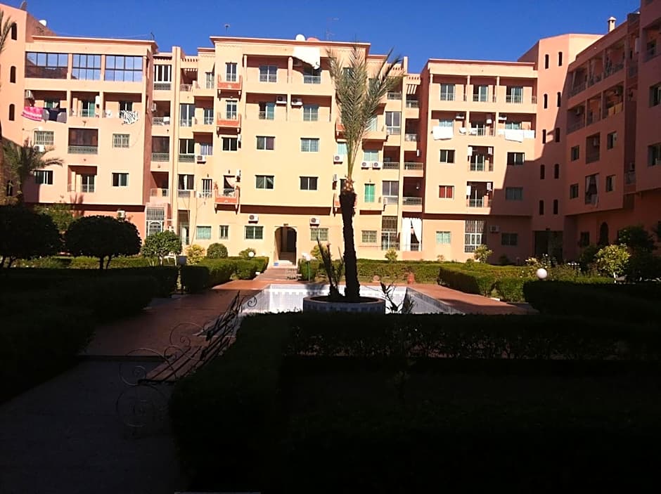 Manis Apartment Set in a Hotel Area