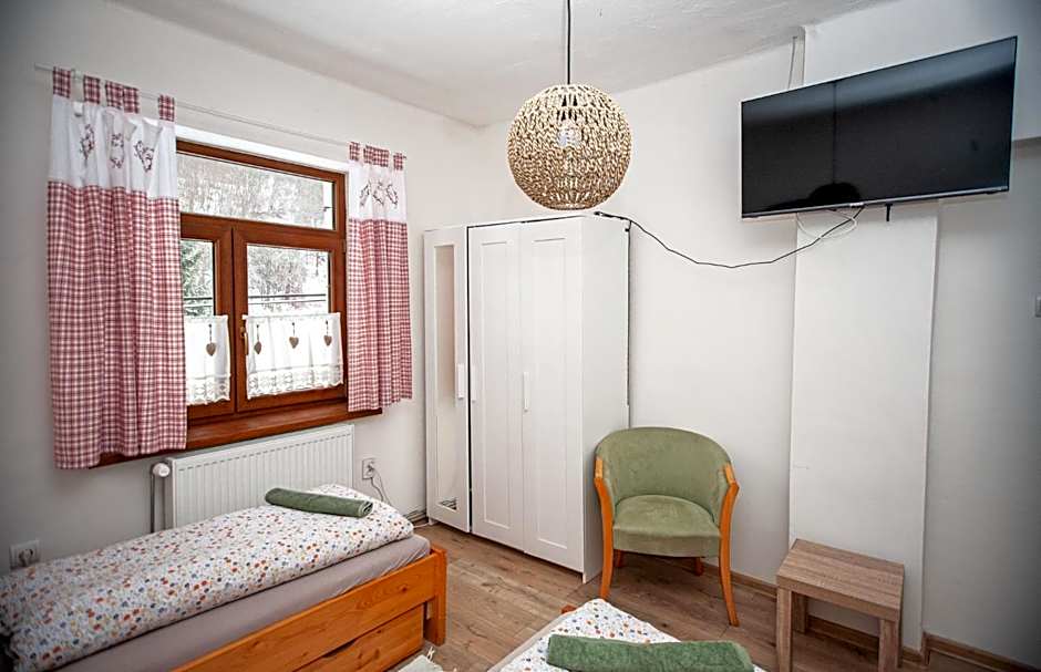 Hostinec pod úbočou