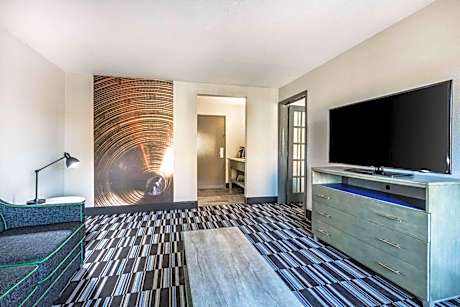 Queen Suite with Two Queen Beds - Non-Smoking