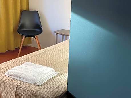 Standard Single Room with Shared Bathroom