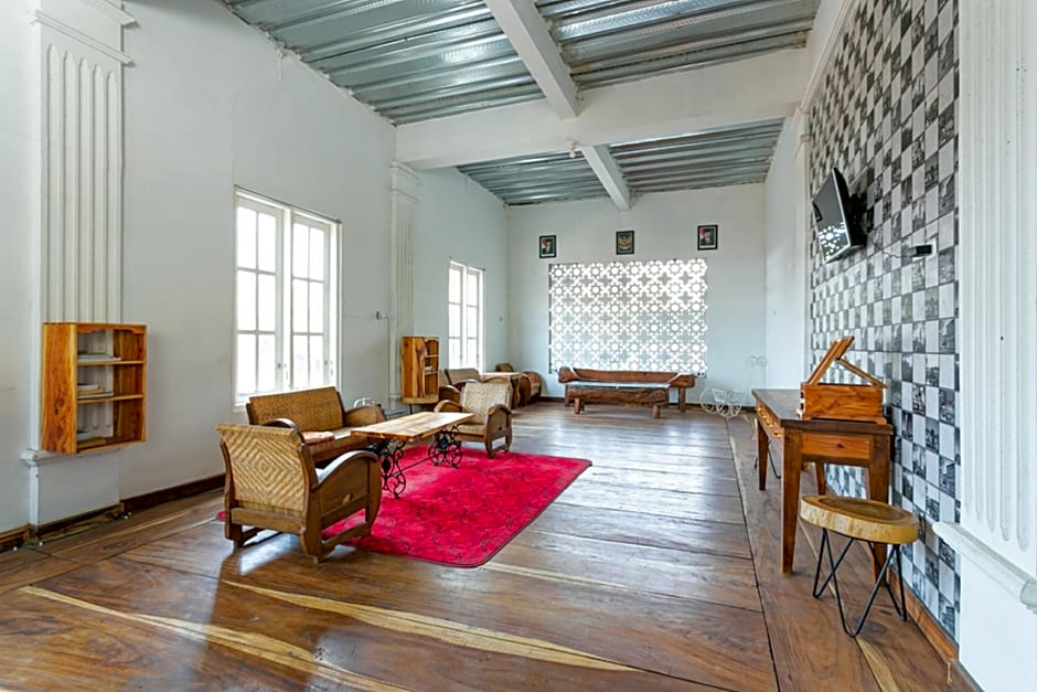 RedDoorz near Grojogan Sewu Tawangmangu