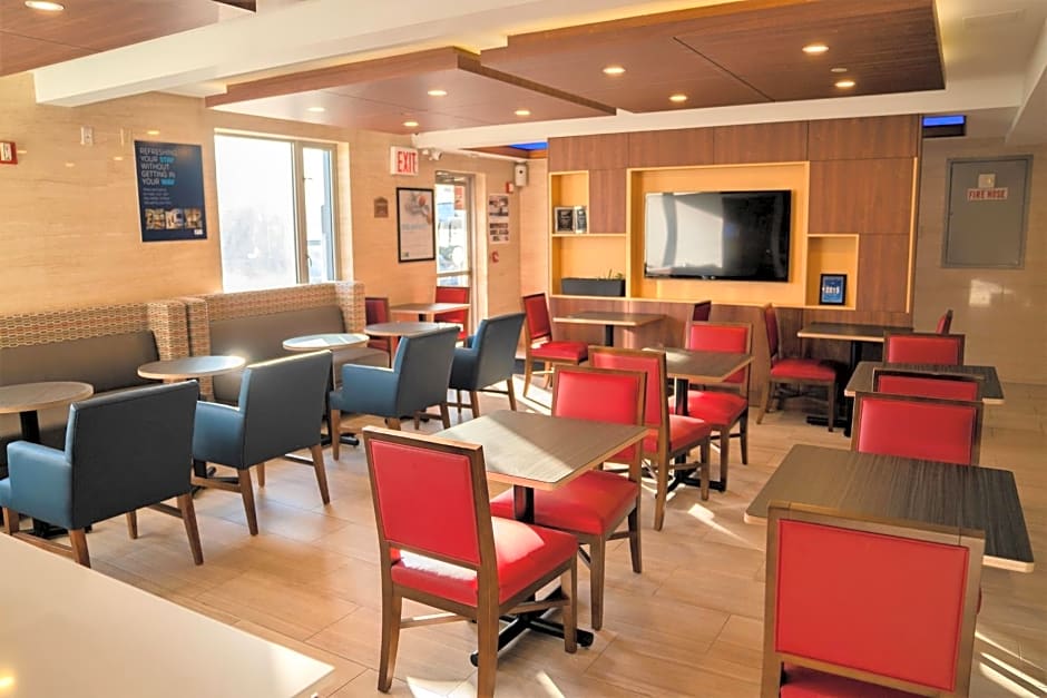 Holiday Inn Express Maspeth Hotel By IHG